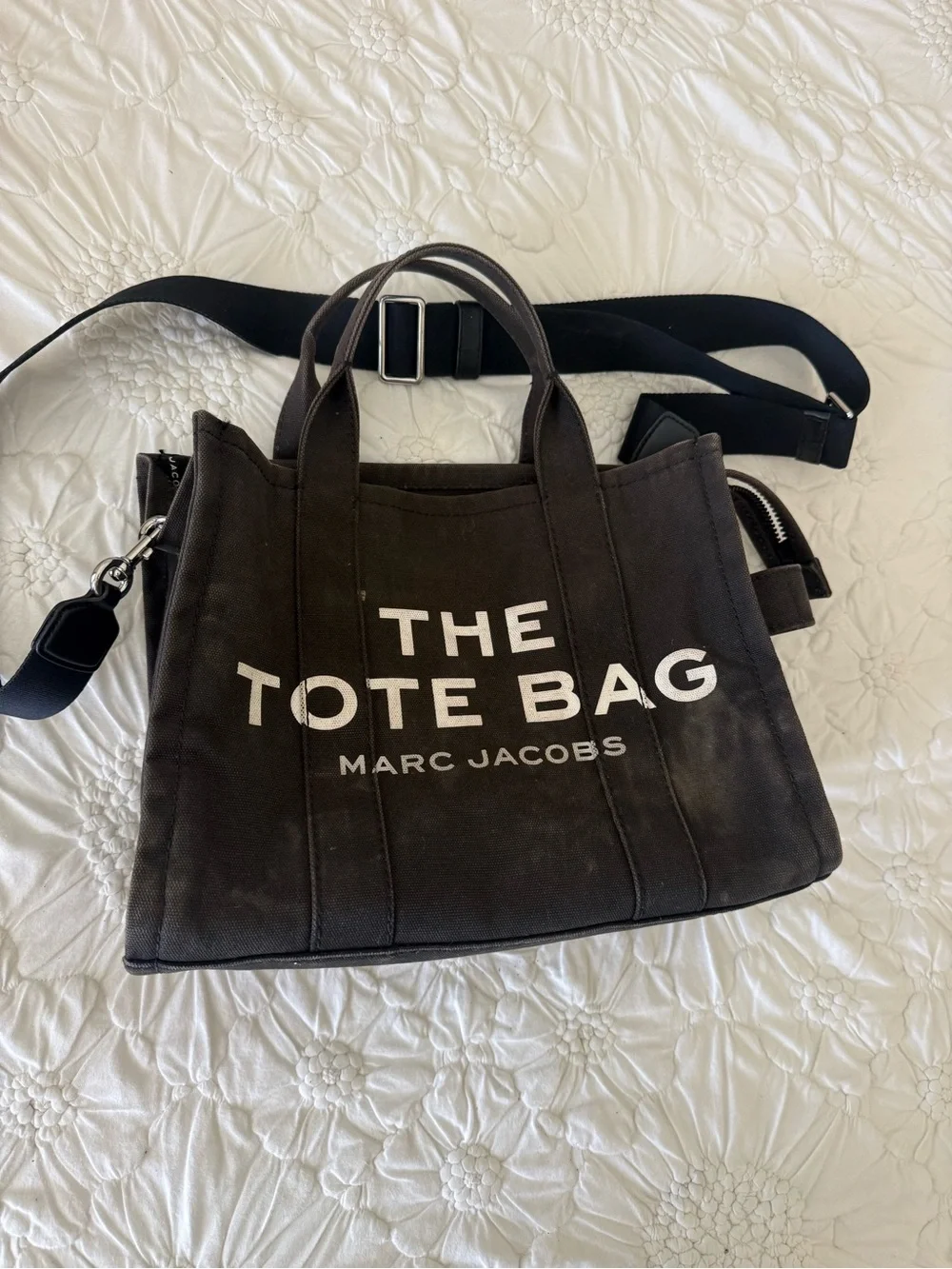 Marc Jacobs The Tote Bag in Black with White Logo - Picture 3 of 11